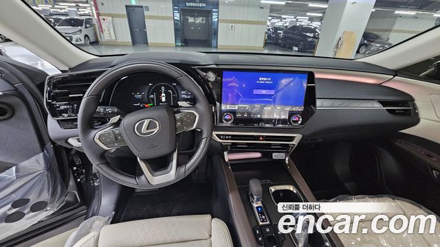 Lexus RX — interior