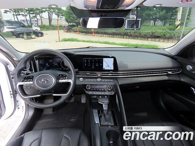 Hyundai Avante — interior