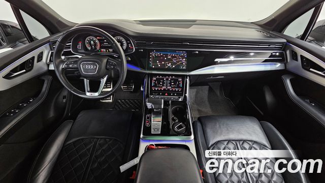 Audi Q7 — interior