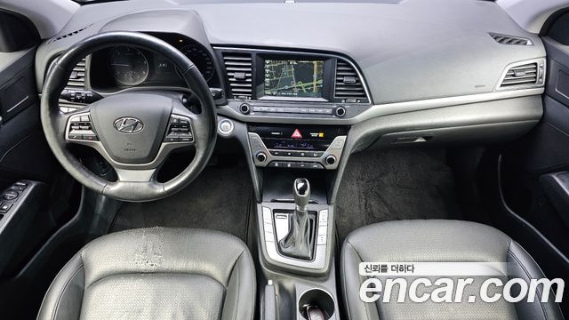 Hyundai Avante — interior