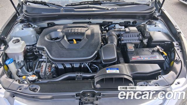 Hyundai Sonata — interior