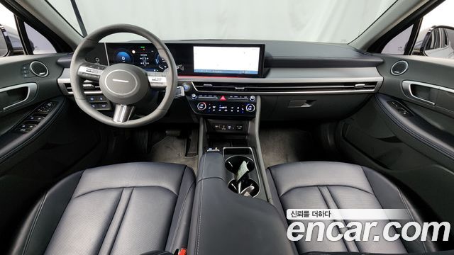 Hyundai Sonata — interior
