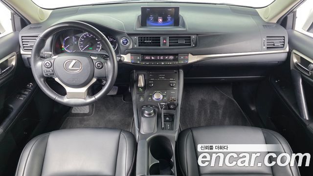 Lexus CT200h — interior