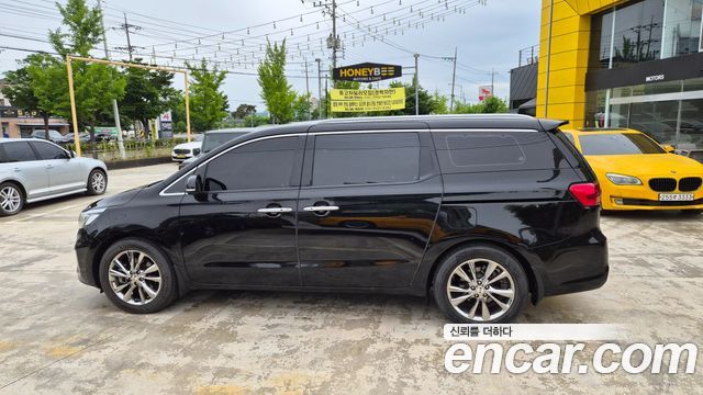 Kia Carnival — interior