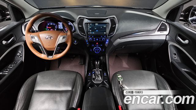 Hyundai Santa Fe — interior