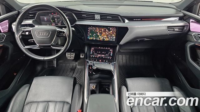Audi e-tron — interior