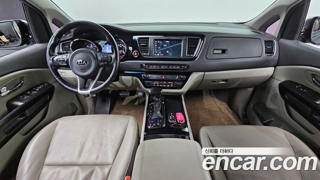 Kia Carnival — interior