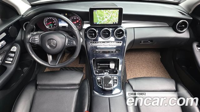Mercedes-Benz C-Class — interior