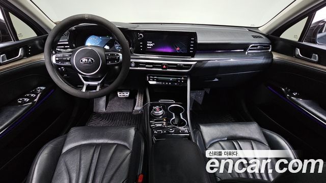 Kia K5 — interior