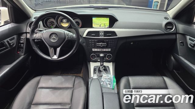 Mercedes-Benz C-Class — interior