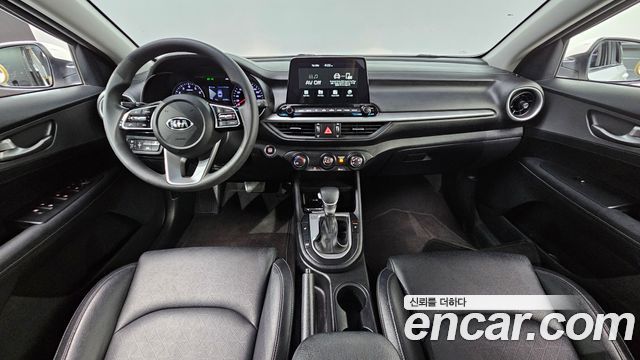 Kia K3 — interior