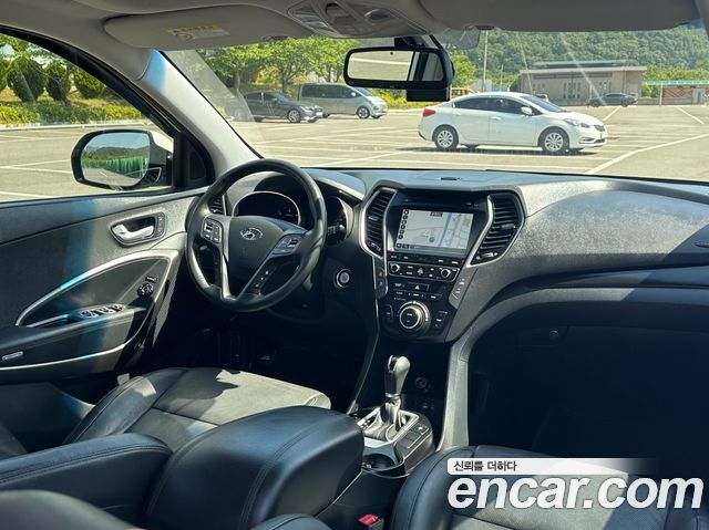 Hyundai Santa Fe — interior