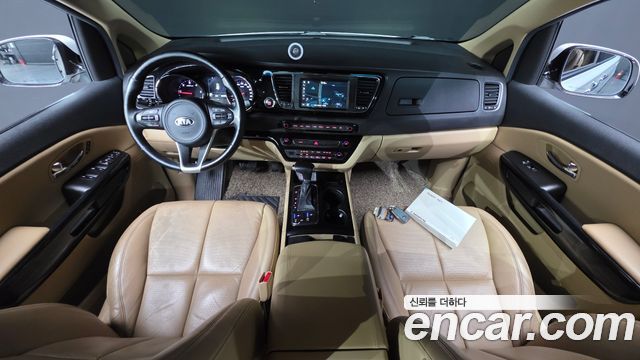 Kia Carnival — interior