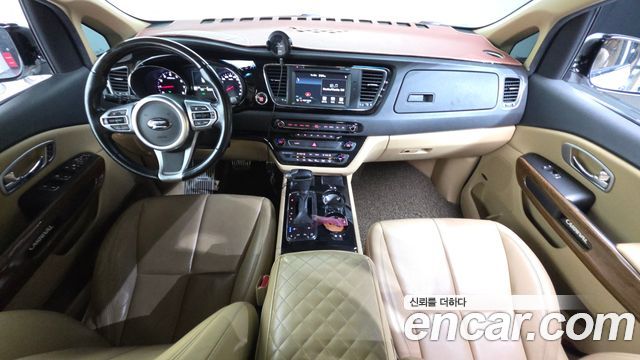 Kia Carnival — interior