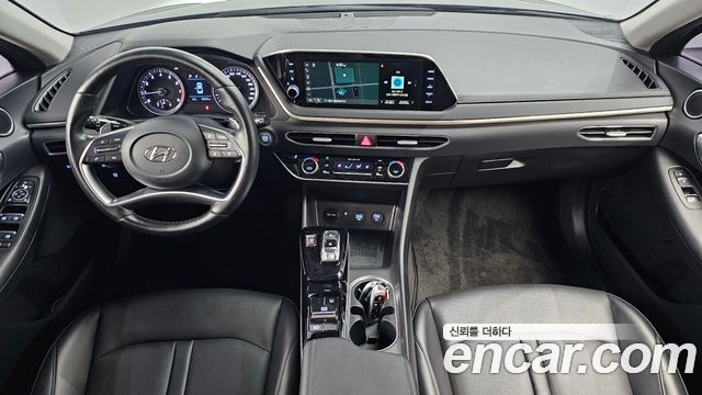 Hyundai Sonata — interior