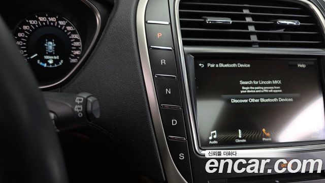 Lincoln MKX — interior