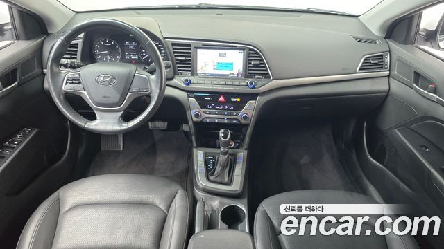 Hyundai Avante — interior