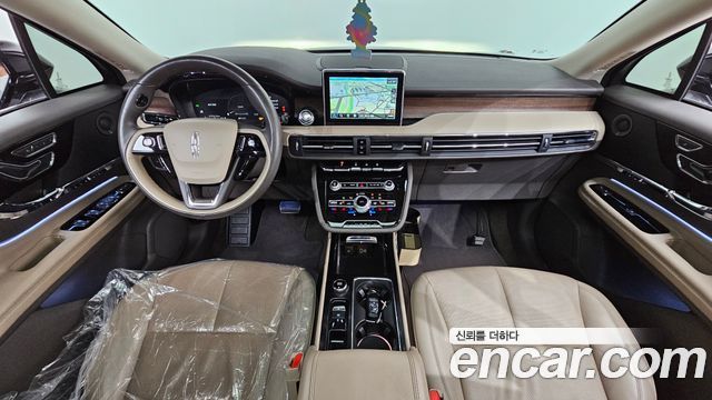 Lincoln Corsair — interior