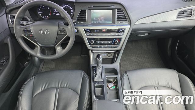 Hyundai Sonata — interior