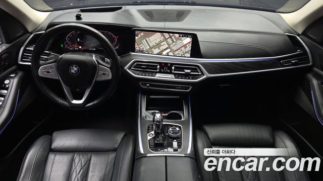 BMW X7 — interior