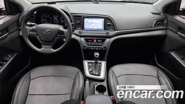 Hyundai Avante — interior