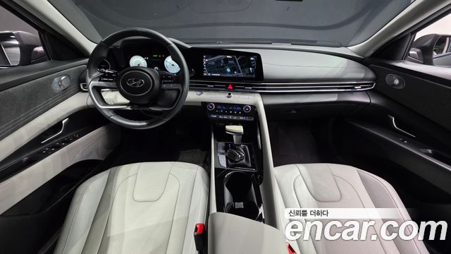Hyundai Avante — interior