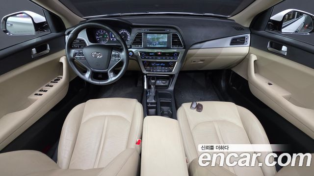 Hyundai Sonata — interior