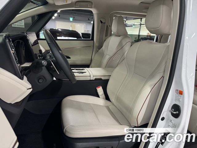 Lexus LM — interior