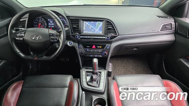 Hyundai Avante — interior
