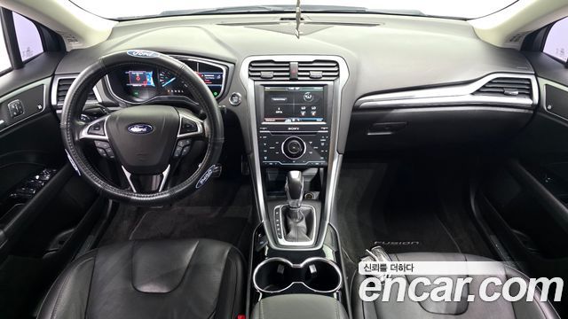 Ford Fusion — interior