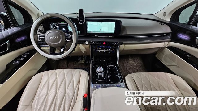Kia Carnival — interior