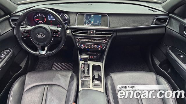 Kia K5 — interior