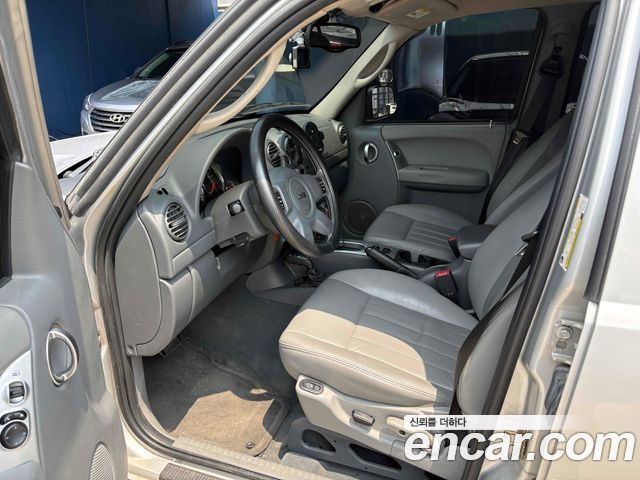 Jeep Cherokee — interior