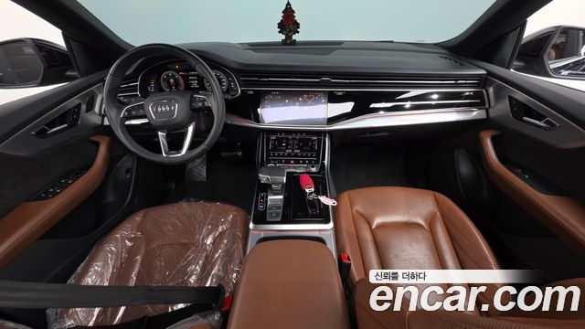 Audi Q8 — interior