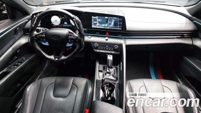 Hyundai Avante — interior