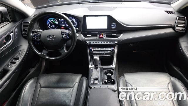 Hyundai Grandeur — interior