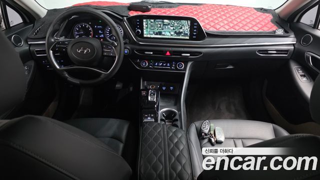 Hyundai Sonata — interior