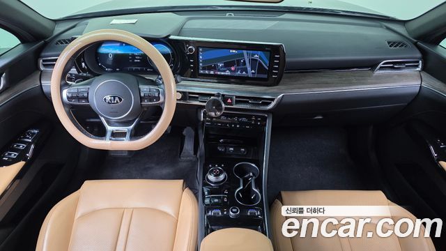 Kia K5 — interior