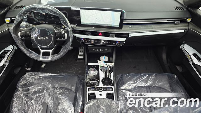 Kia K5 — interior