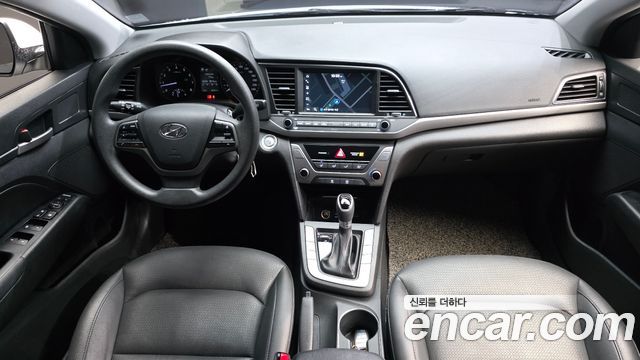 Hyundai Avante — interior