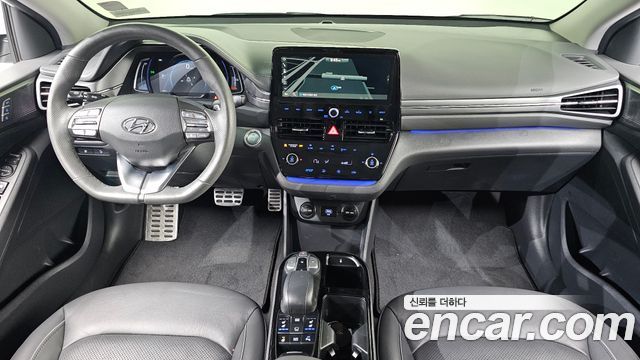 Hyundai Ioniq — interior