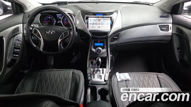Hyundai Avante — interior