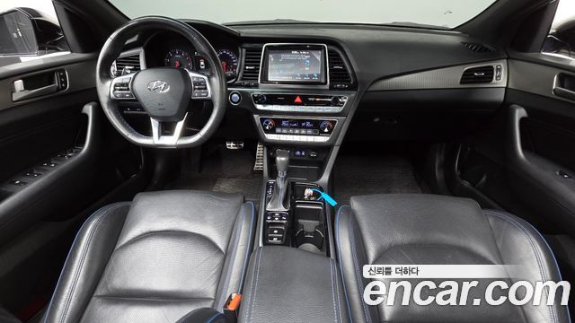 Hyundai Sonata — interior