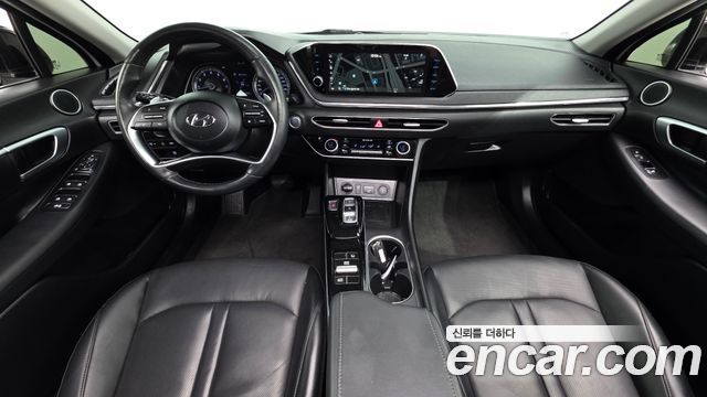Hyundai Sonata — interior
