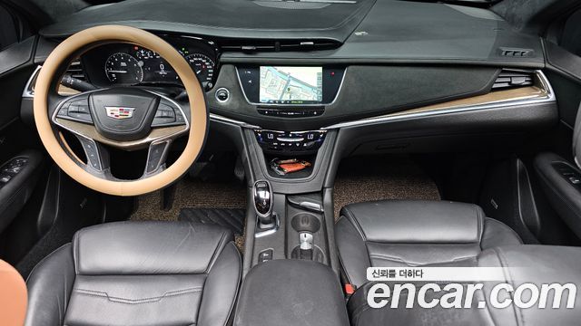 Cadillac XT5 — interior
