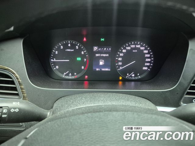 Hyundai Sonata — interior