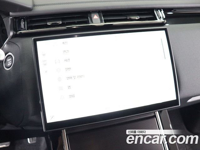 Land Rover Range Rover Velar — interior