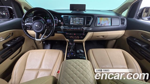 Kia Carnival — interior