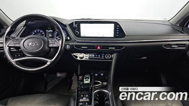 Hyundai Sonata — interior