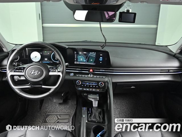 Hyundai Avante — interior